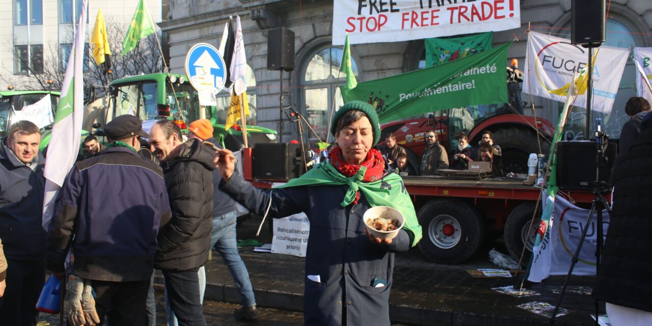 Precios justos para el campo y poner fin a los acuerdos de libre comercio: Las exigencias de La Vía Campesina Europea desde Bruselas