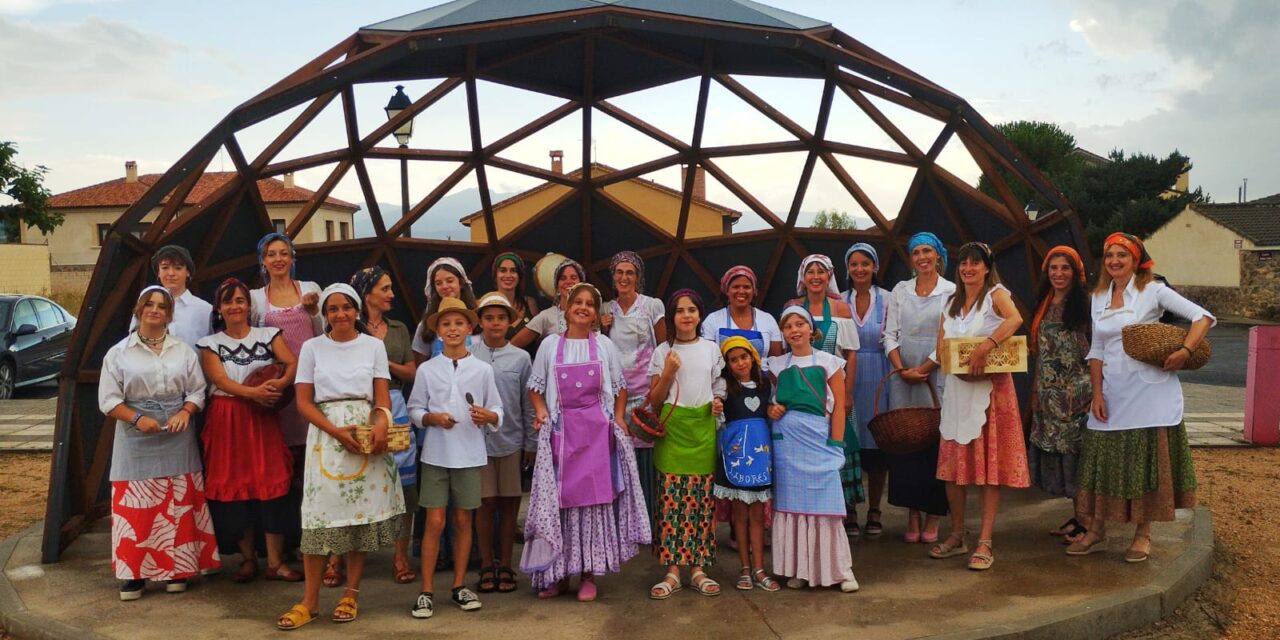 Amasando la música. Ritmos de ‘Panaderas’ de Masamadre en Trescasas: “Lo más bonito es que es intergeneracional”
