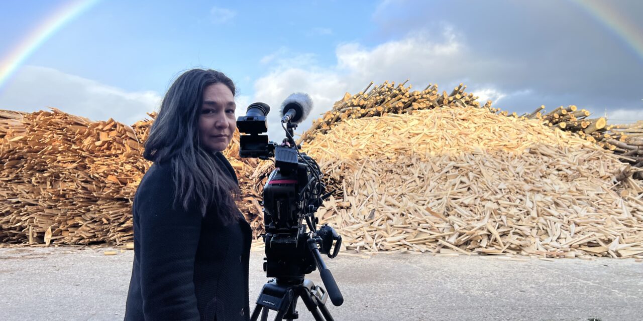 Volver para contarlo: La directora Lorena Muñoz narra en el documental ‘Suerte de Pinos’ el doble feminicidio de su familia